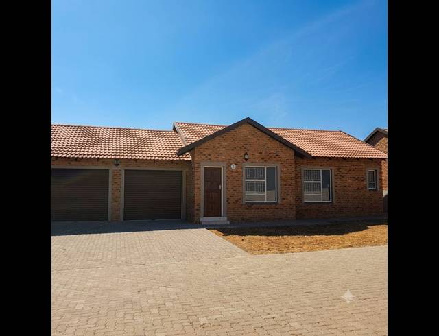 2 BEDROOM TOWNHOUSE FOR SALE IN RIVERSDALE